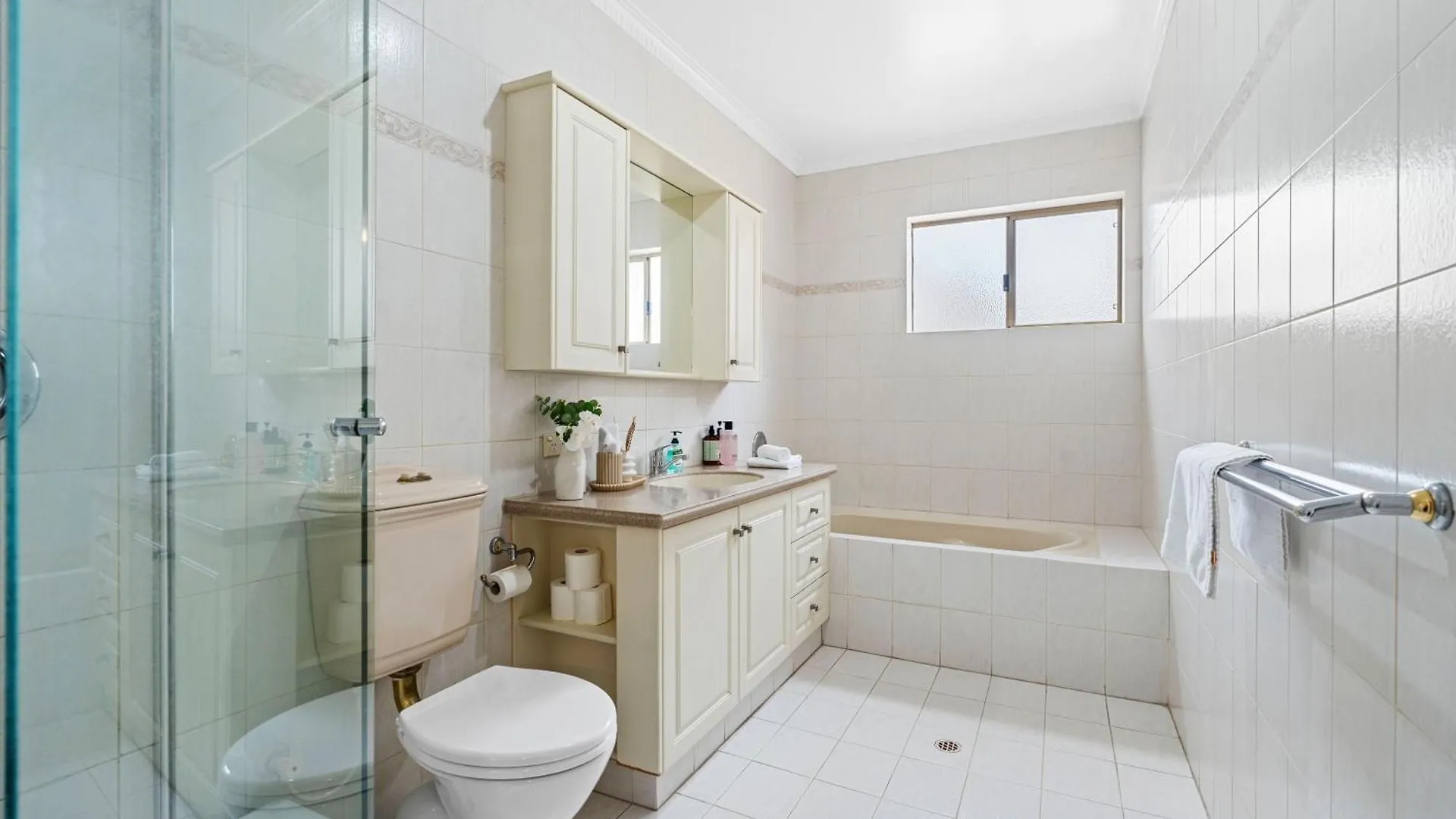 Villa East Perth Luxury Waterfront Retreat