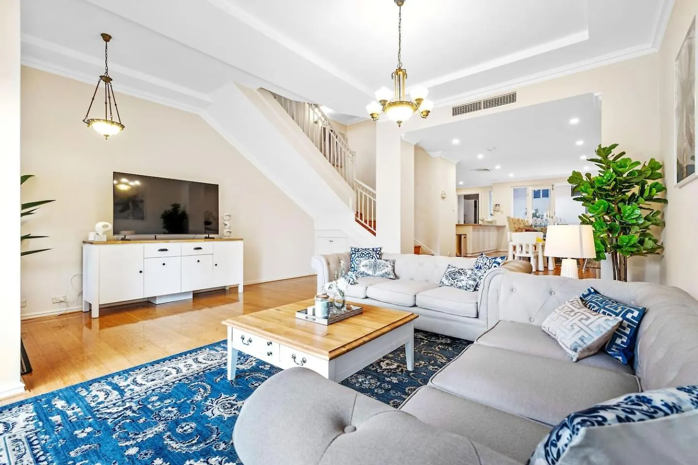 펜션 East Perth Luxury Waterfront Retreat 빌라