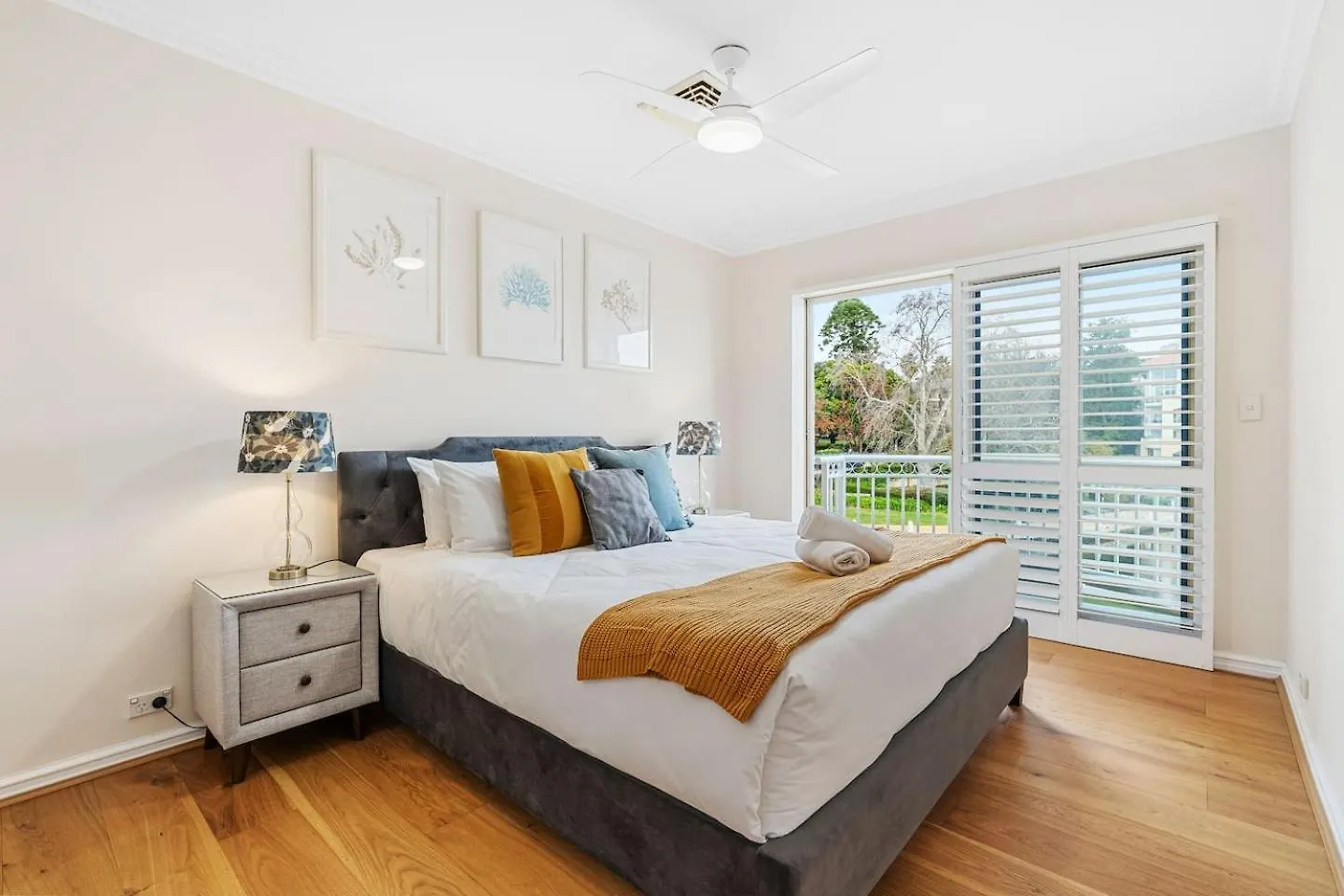 펜션 East Perth Luxury Waterfront Retreat 빌라