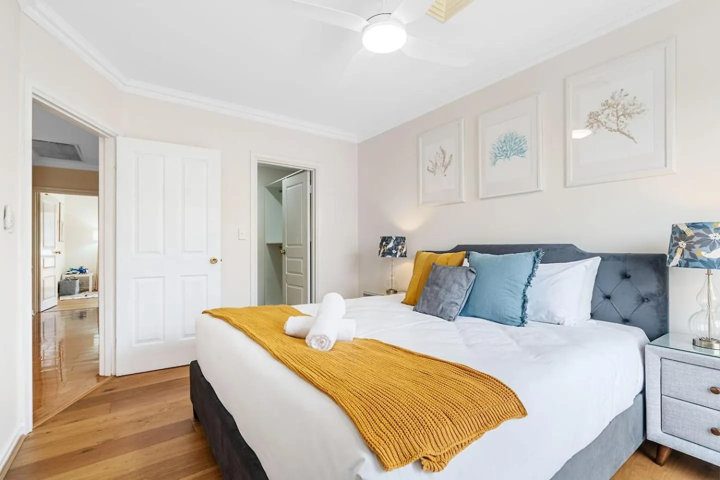펜션 East Perth Luxury Waterfront Retreat 빌라