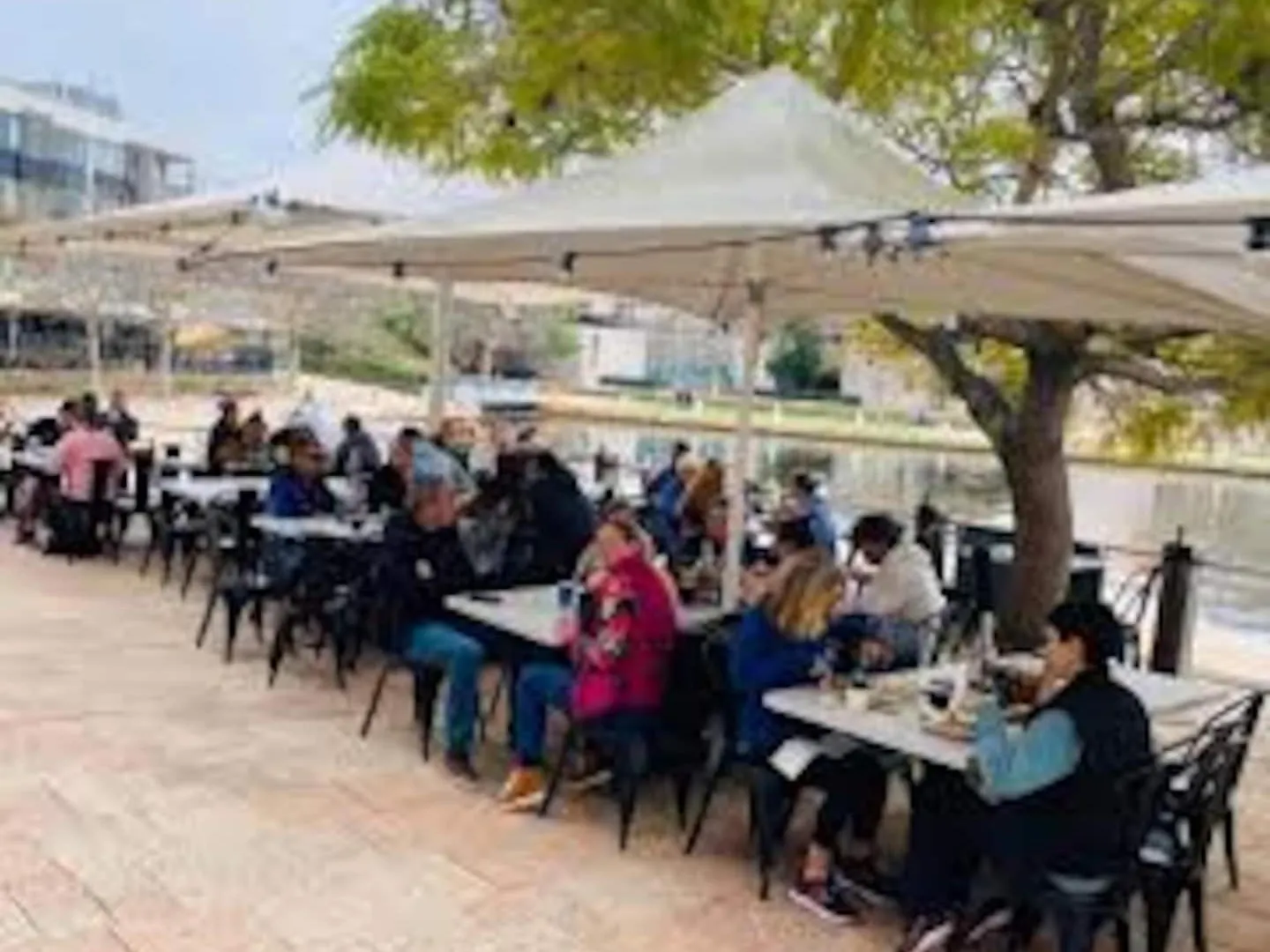 펜션 East Perth Luxury Waterfront Retreat 빌라