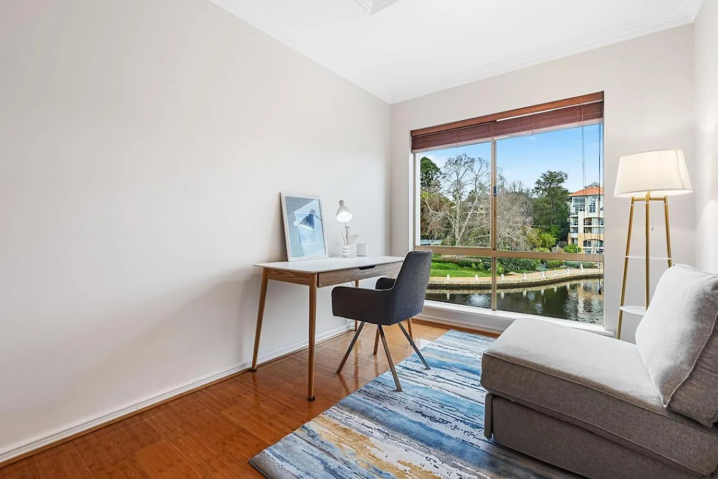 펜션 East Perth Luxury Waterfront Retreat 빌라